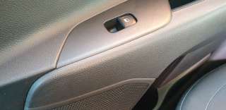 Recambio de mando elevalunas trasero derecho para kia stonic (ybcuv) 2017- 1.2 cat referencia OEM IAM 93575H8000WK  
