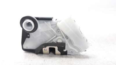 Recambio de cerradura puerta delantera izquierda para toyota yaris 2017- referencia OEM IAM 690400D520  