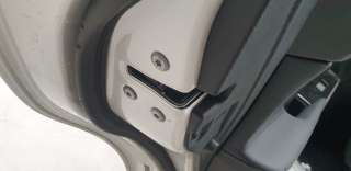 Recambio de cerradura puerta trasera izquierda para lexus xe2 2019- is300h referencia OEM IAM 6906053040  