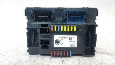 Recambio de caja reles / fusibles para jeep renegade 2014- 1.6 m-jet cat referencia OEM IAM 520780640  