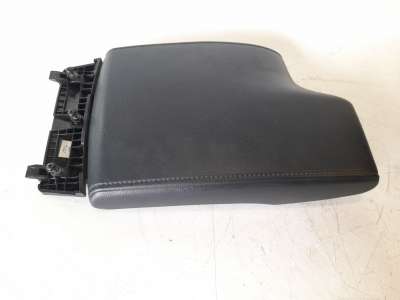 Recambio de apoyabrazos central para toyota hilux vii 2016-2020 2.4 d referencia OEM IAM 55437KK040  