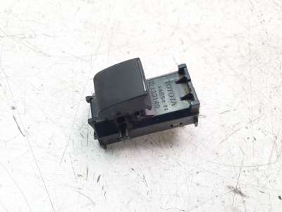 Recambio de mando elevalunas trasero derecho para toyota hilux vii 2016-2020 2.4 d referencia OEM IAM 848100K080  