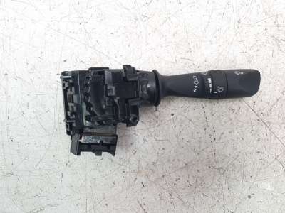Recambio de mando limpia para toyota hilux vii 2016-2020 2.4 d referencia OEM IAM 17F816  