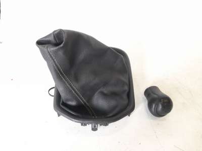 Recambio de pomo palanca cambio para toyota hilux vii 2016-2020 2.4 d referencia OEM IAM 335040K230C0  