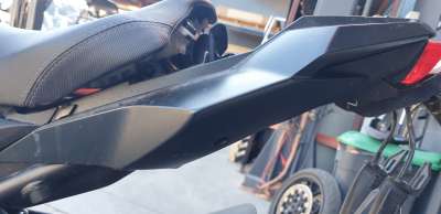 Recambio de moldura para honda cb 650r 2018- cb 650r referencia OEM IAM 77241MKYD50ZB  