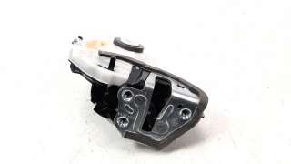 Recambio de cerradura puerta trasera derecha para toyota rav4 2018- referencia OEM IAM 6905048060  