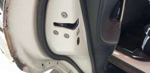 Recambio de cerradura puerta trasera izquierda para toyota rav4 2018- referencia OEM IAM 6906048060  