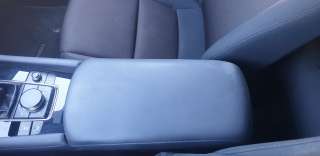 Recambio de apoyabrazos central para mazda 3 sedán (bp) 2019- referencia OEM IAM BDGF64450B02  