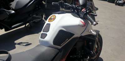 Recambio de deposito combustible para honda cb 750 hornet 2022- referencia OEM IAM 17500MLBD00ZD  