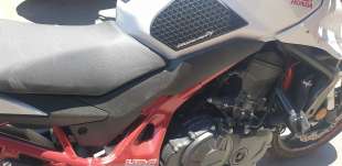 Recambio de moldura para honda cb 750 hornet 2022- referencia OEM IAM 83511MLBD00  