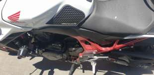 Recambio de moldura para honda cb 750 hornet 2022- referencia OEM IAM 83611MLBD00  