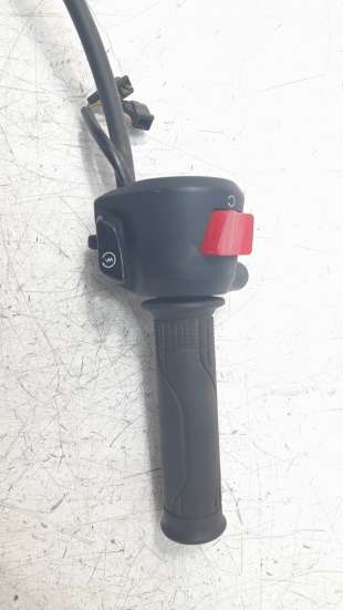 Recambio de piña luces derecha para honda cb125 r 2017- referencia OEM IAM 35130K94T01  
