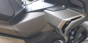 Recambio de moldura para honda x-adv 2017- referencia OEM IAM   