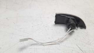 Recambio de piloto lateral izquierdo para renault megane iii berlina 5 p 2008-2016 referencia OEM IAM E9016266  