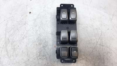 Recambio de mando elevalunas delantero izquierdo para ssangyong tivoli 2015- urban 4x2 referencia OEM IAM 8581135200  