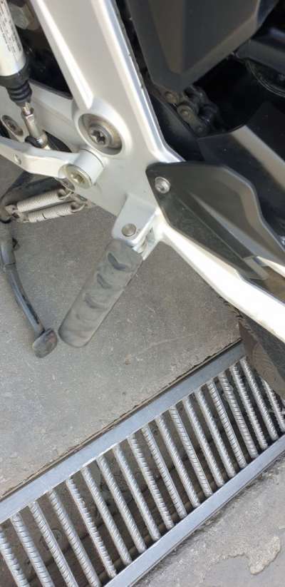 Recambio de estribera izquierda para bmw f 900 r 2019- f 900 r referencia OEM IAM 46717700913  