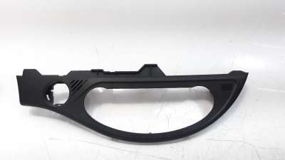 Recambio de moldura para toyota yaris 2017- referencia OEM IAM 554060D390C2  