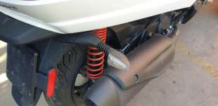 Recambio de amortiguador trasero derecho para piaggio (vespa) mp3 400 hpe 2021- referencia OEM IAM 1C006422  