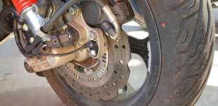 Recambio de pinza de freno delantera izquierda para piaggio (vespa) mp3 400 hpe 2021- referencia OEM IAM CM294802  