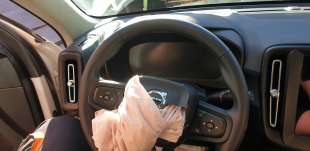 Recambio de volante para volvo xc 40 2017- essential 2wd referencia OEM IAM 32241924  