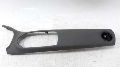 Recambio de moldura para toyota yaris 2017- referencia OEM IAM 554700D090  