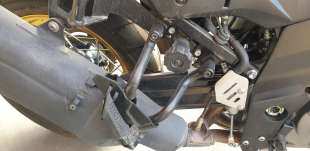 Recambio de estribera derecha para suzuki v-strom 650 2017- referencia OEM IAM 4381028K00YAP  