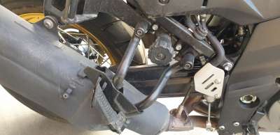Recambio de estribera derecha para suzuki v-strom 650 2017- referencia OEM IAM 4381028K00YAP  