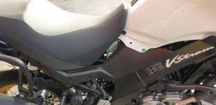 Recambio de moldura para suzuki v-strom 650 2017- referencia OEM IAM 4711028K10000  