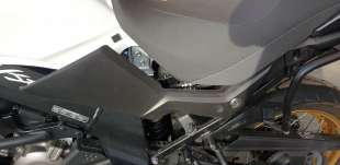 Recambio de moldura para suzuki v-strom 650 2017- referencia OEM IAM 4721028K00000  