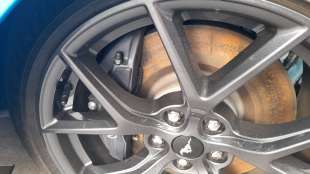 Recambio de pinza de freno delantera derecha para ford mustang 2014- mach 1 referencia OEM IAM 2637086  