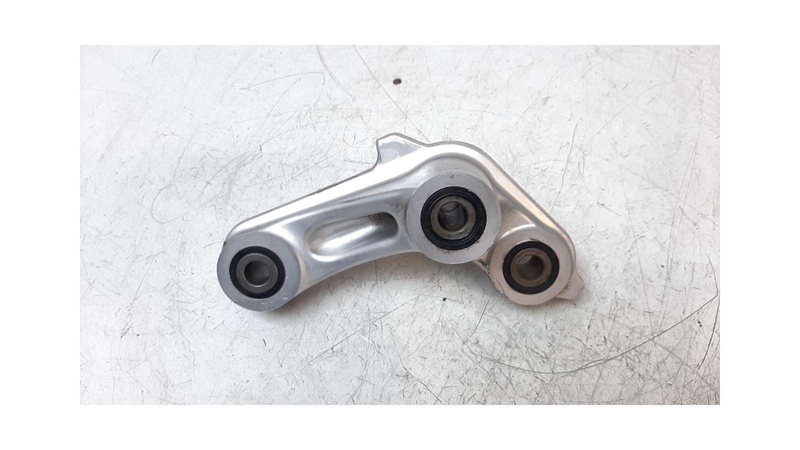 Recambio de soporte amortiguador para triumph tiger 800 2018- tiger 800 xca referencia OEM IAM T2057306   Recambio de soporte amortiguador para triumph tiger 800 2018- tiger 800 xca referencia OEM IAM T2057306