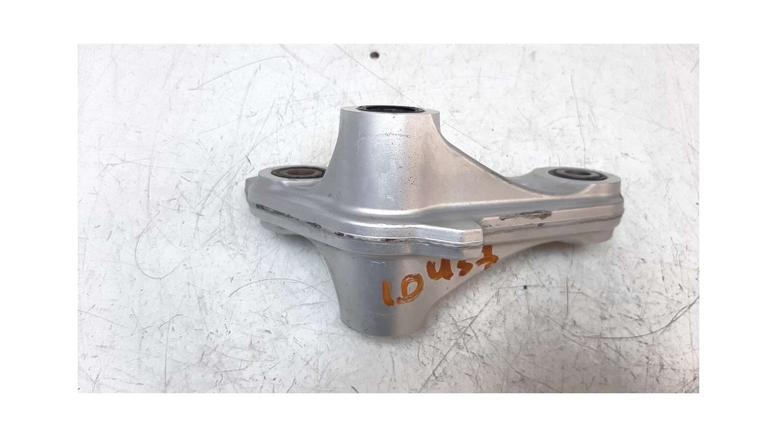 Recambio de soporte amortiguador para triumph tiger 800 2018- tiger 800 xca referencia OEM IAM T2057306   Recambio de soporte amortiguador para triumph tiger 800 2018- tiger 800 xca referencia OEM IAM T2057306