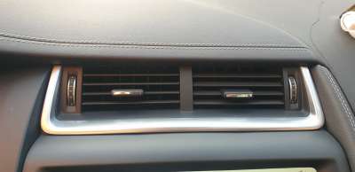 Recambio de aireador central para jaguar e-pace 2017- first edition referencia OEM IAM J9C15043  