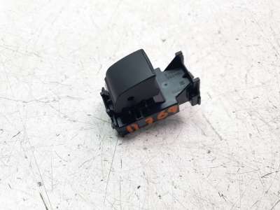 Recambio de mando elevalunas trasero derecho para toyota yaris cross 2021-2022 hybrid fwd style referencia OEM IAM 8481002260  