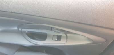 Recambio de mando elevalunas trasero izquierdo para toyota yaris cross 2021-2022 hybrid fwd style referencia OEM IAM 8481002260 