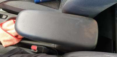 Recambio de apoyabrazos central para toyota yaris cross 2021-2022 hybrid fwd style referencia OEM IAM 58905K0020C1  