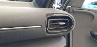 Recambio de aireador derecho para toyota yaris cross 2021-2022 hybrid fwd style referencia OEM IAM 55650K0050B0  