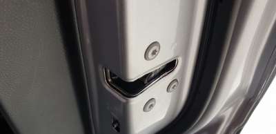 Recambio de cerradura puerta trasera derecha para toyota yaris cross 2021-2022 hybrid fwd style referencia OEM IAM 69050K0030  