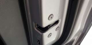 Recambio de cerradura puerta trasera derecha para toyota yaris cross 2021-2022 hybrid fwd style referencia OEM IAM 69050K0030  