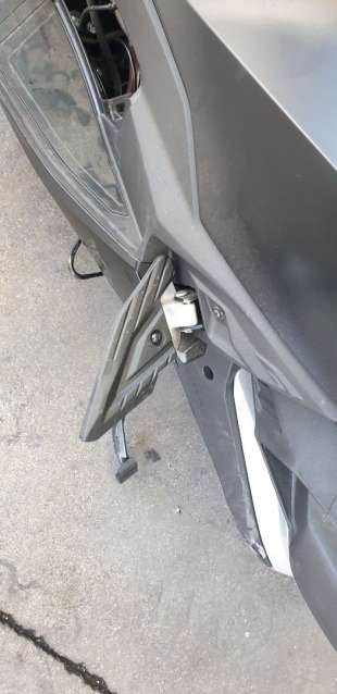 Recambio de estribera izquierda para honda pcx 125 2020- referencia OEM IAM 50740K1ZJ10  