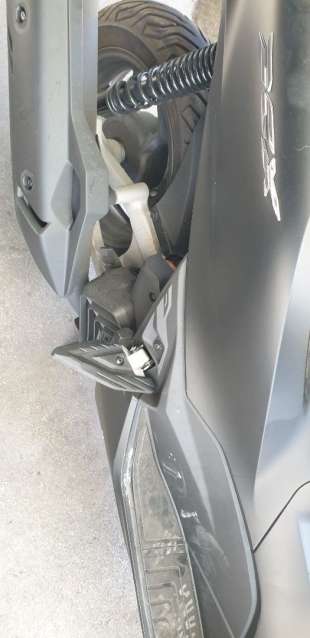Recambio de estribera derecha para honda pcx 125 2020- referencia OEM IAM 50730K1ZJ10  