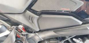 Recambio de moldura para honda cbr 650r 2018- cbr 650r referencia OEM IAM 83511MKYD500   2