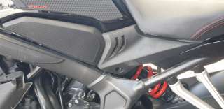 Recambio de moldura para honda cbr 650r 2018- cbr 650r referencia OEM IAM 83600MKYD50  