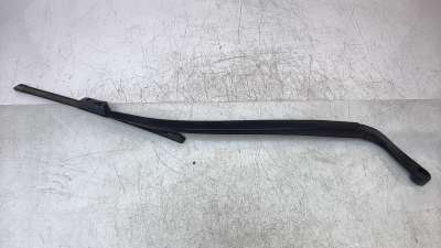 Recambio de brazo limpia delantero derecho para jeep cherokee 2014- 2.0 m-jet cat referencia OEM IAM 68197137AA  