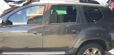 Recambio de puerta trasera izquierda para dacia duster 2010-2018 ambiance 4x2 referencia OEM IAM 821014570R  