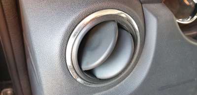 Recambio de aireador izquierdo para dacia duster 2010-2018 ambiance 4x2 referencia OEM IAM 687606395R  