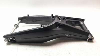 Recambio de puente trasero para honda cb 650r 2018- referencia OEM IAM 52200MKND50  