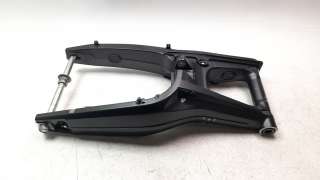 Recambio de puente trasero para honda cb 650r 2018- referencia OEM IAM 52200MKND50  