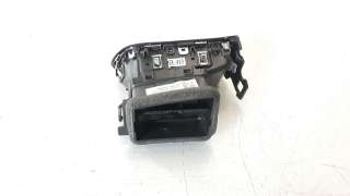 Recambio de aireador izquierdo para renault megane iv grandtour 2016- business referencia OEM IAM 687616296R  