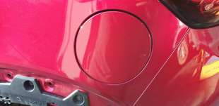 Recambio de tapa exterior combustible para mazda cx-3 2015-2018 100 aniversario referencia OEM IAM D10E42410  